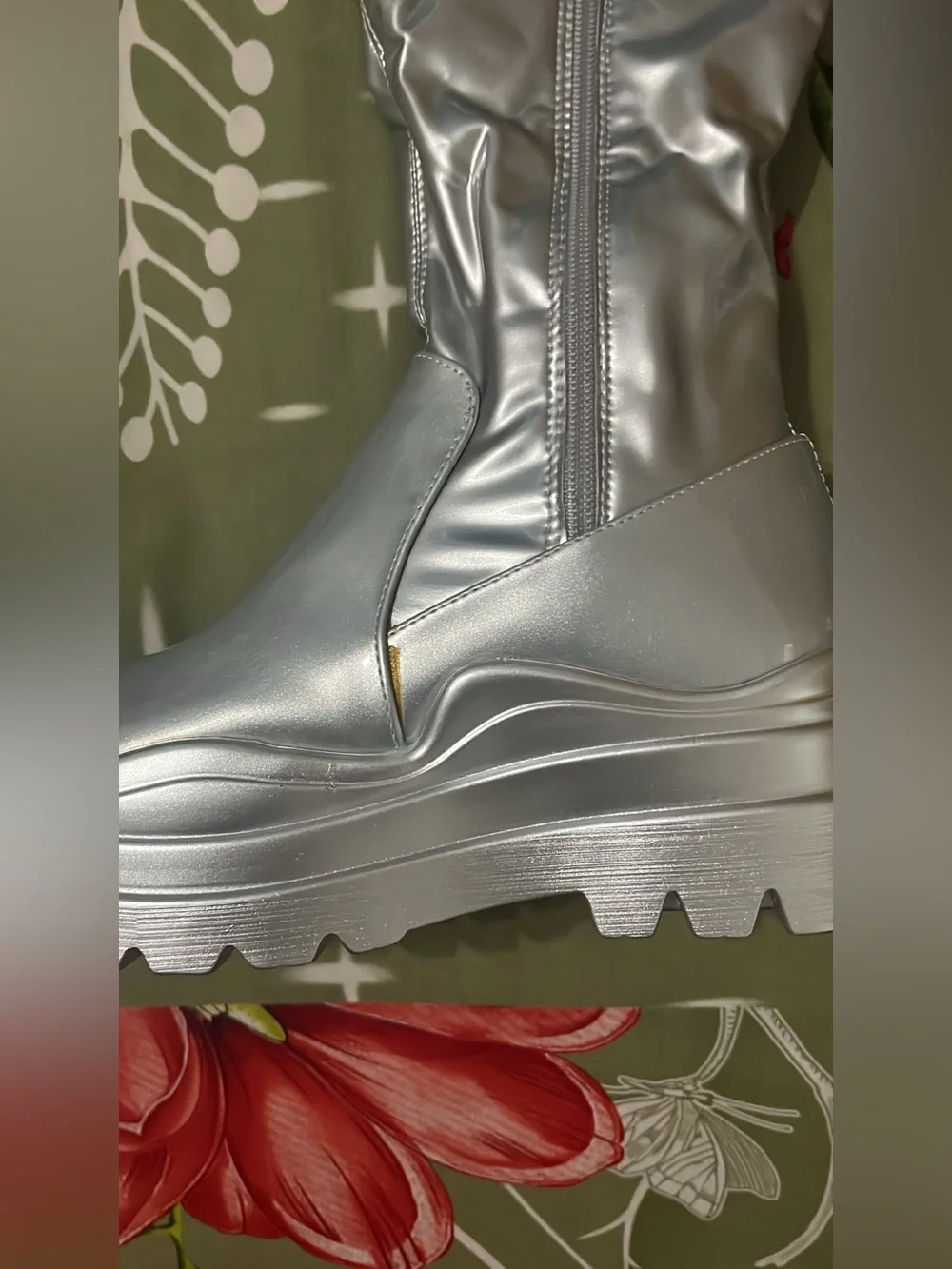 UNILADY CITY-2 Silver Metallic Over The Knee Lug Sole Boots Size 7.5 NIB